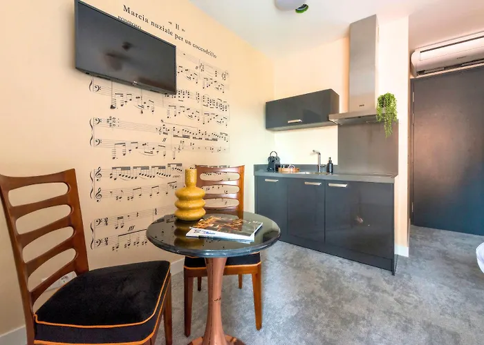 Designer Suite In Hotspot Location W Fast Wi-Fi